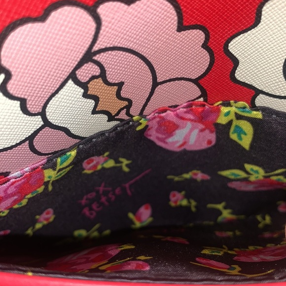 NWT BETSEY JOHNSON RED FLORAL BAG! - Picture 4 of 7